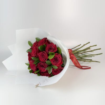 Buquê 15 Rosas Importadas e Verdes - Amor Chic